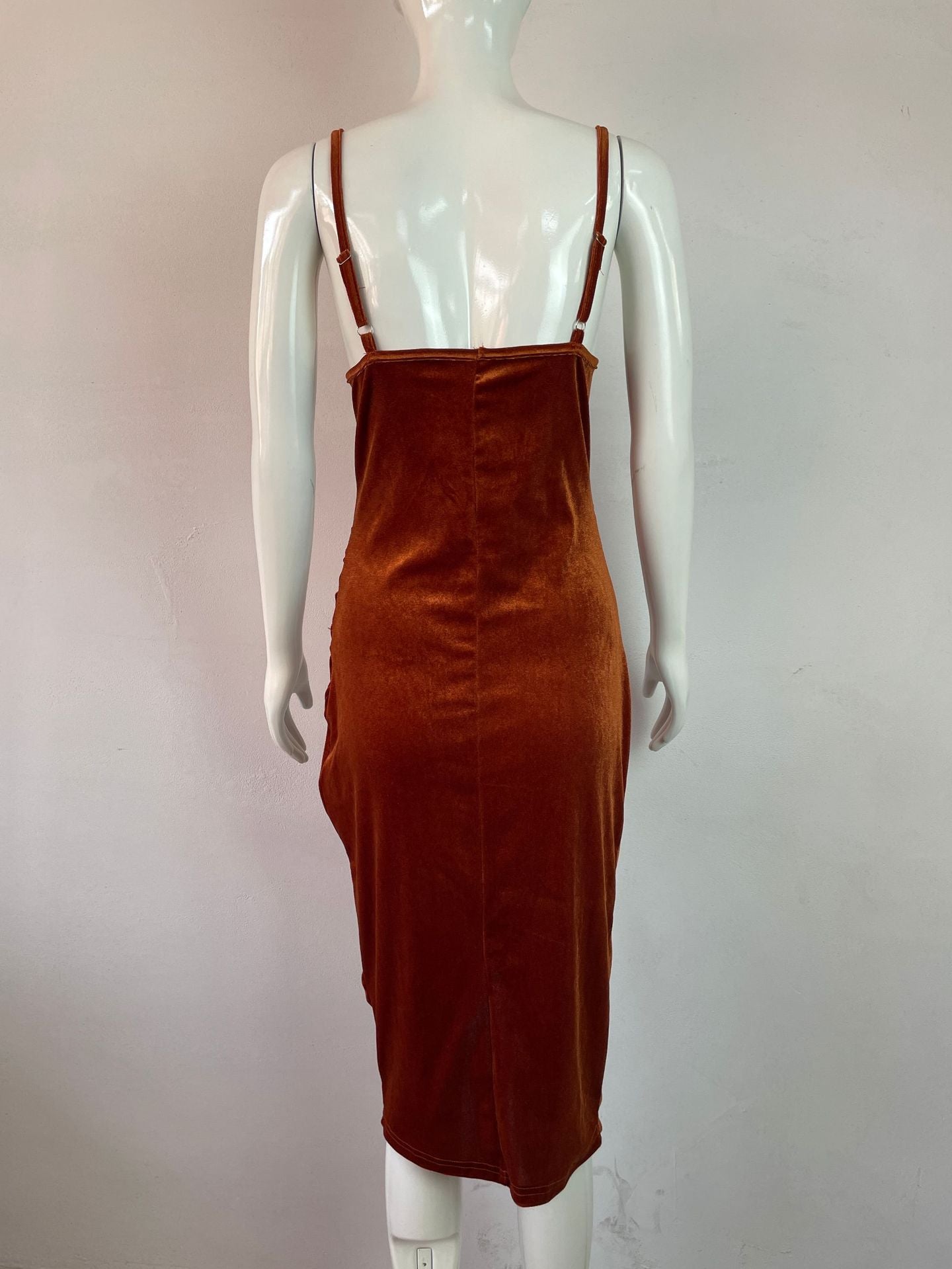 Robe à bretelles en velours plissée fendue – Femme – Élégante et tendance