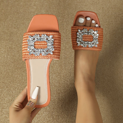 Claquettes pour femme à bout carré avec paille et strass – plates, idéales pour les vacances, les loisirs et toutes les tenues